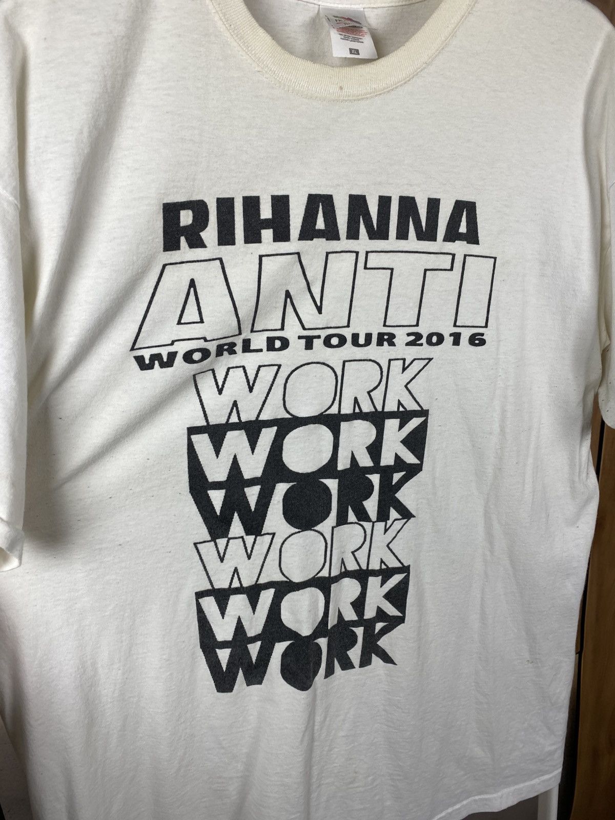 Rihanna 🎙️Vintage T-Shirt 2016 Rihanna Anti World Tour Tee🎙️ Size US XL / EU 56 / 4 - 3 Thumbnail