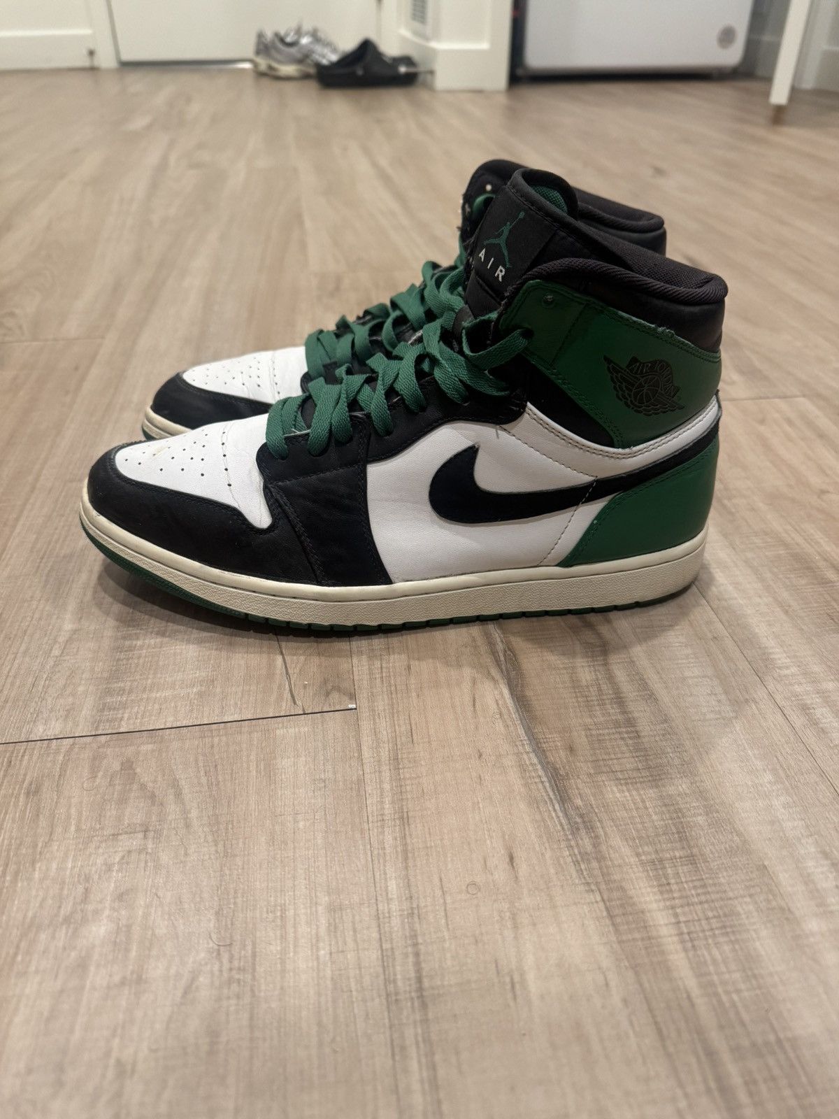 Nike Jordan 1 retro defining moments celtics (DMP) Size US 12 / EU 45 - 1 Thumbnail
