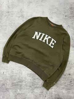 Nike spellout crewneck hot sale