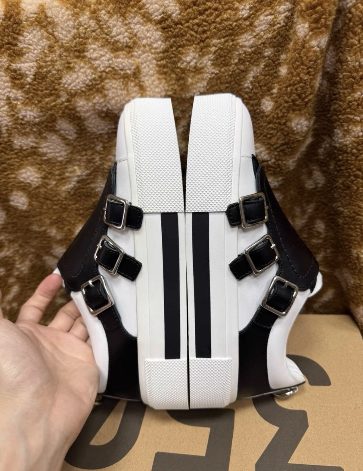 Alexander McQueen Alexander McQueen Triple Strap Low Top Sneakers K37 Size US 7 / IT 37 - 6 Thumbnail