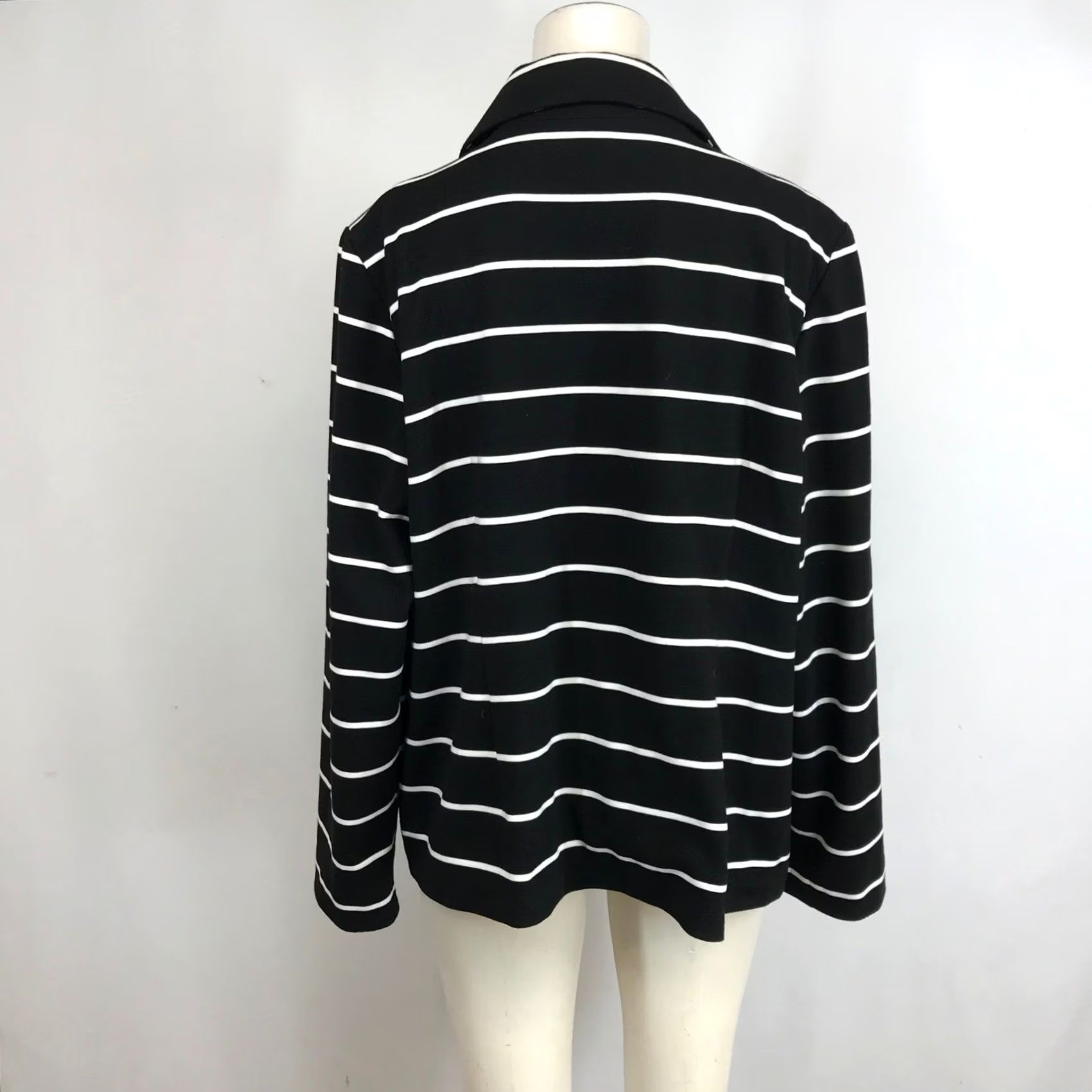 Vintage VINTAGE? No. Chicos Black White Stripe Double Breasted Blazer Women Size 3 -> CHICOS Black White Stripe Double-Breasted Blazer Women Size 3 Size XS / US 0-2 / IT 36-38 - 5 Thumbnail