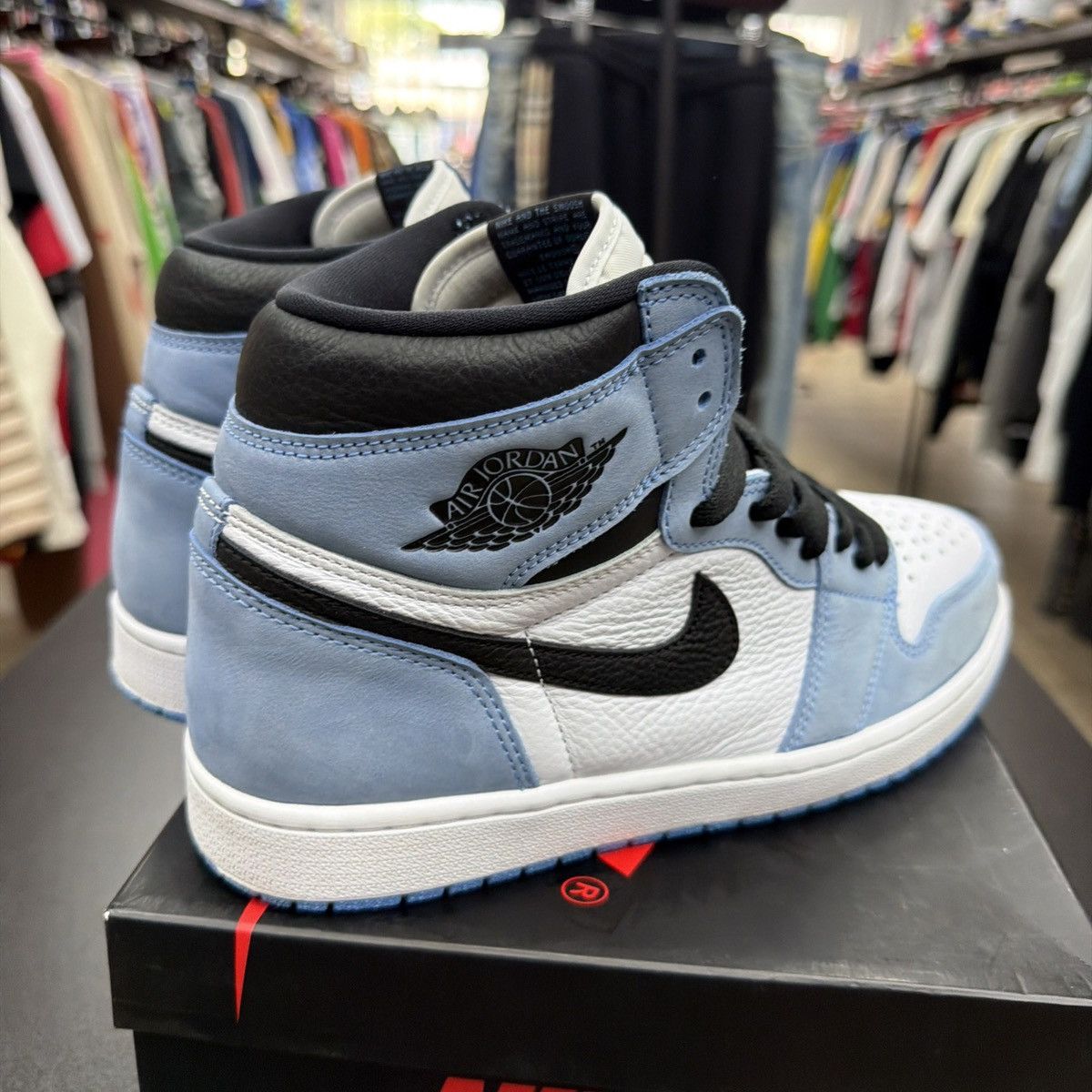 Jordan Brand Air Jordan 1 Retro High OG University Blue size 10.5 mens Size US 10.5 / EU 43-44 - 10 Thumbnail