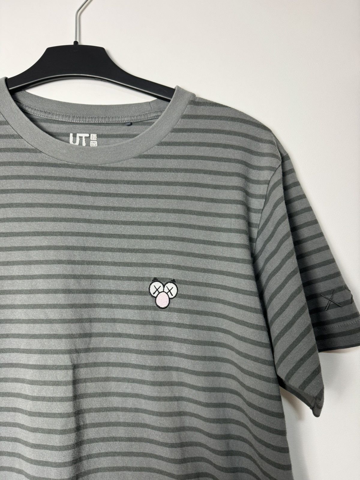 Japanese Brand Rare Kaws x Uniqlo tee gray striped Japanese designer Y2K Size US M / EU 48-50 / 2 - 5 Thumbnail