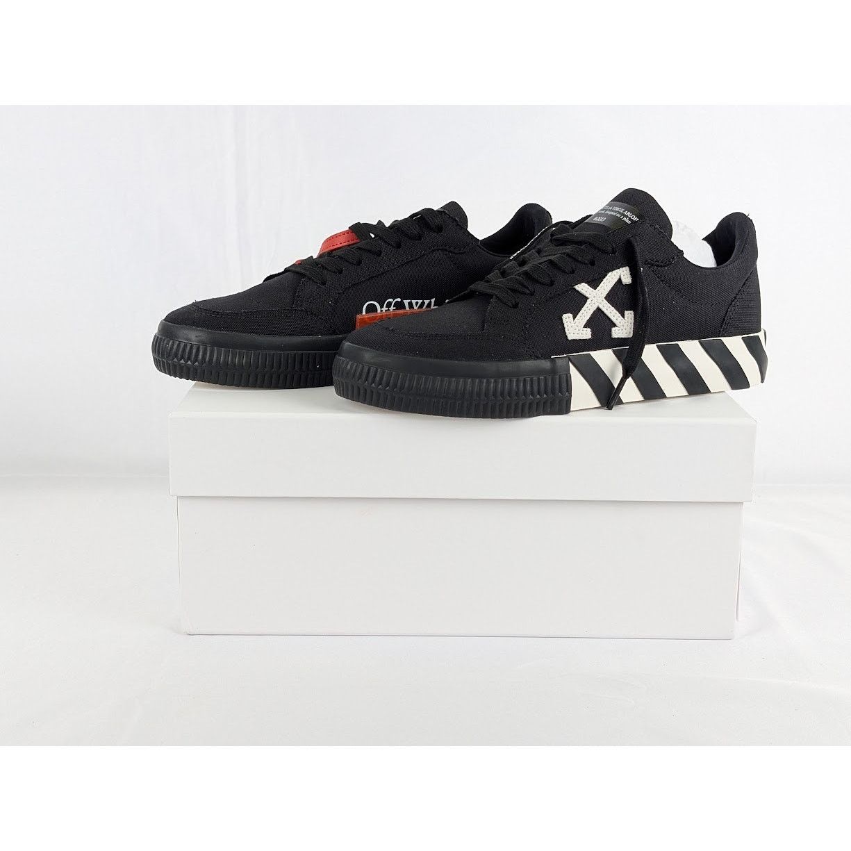 Off-White o1rshd1 Low Vulcanized Canvas Sneakers in White / Black Size US 5.5 / EU 38 - 10 Thumbnail