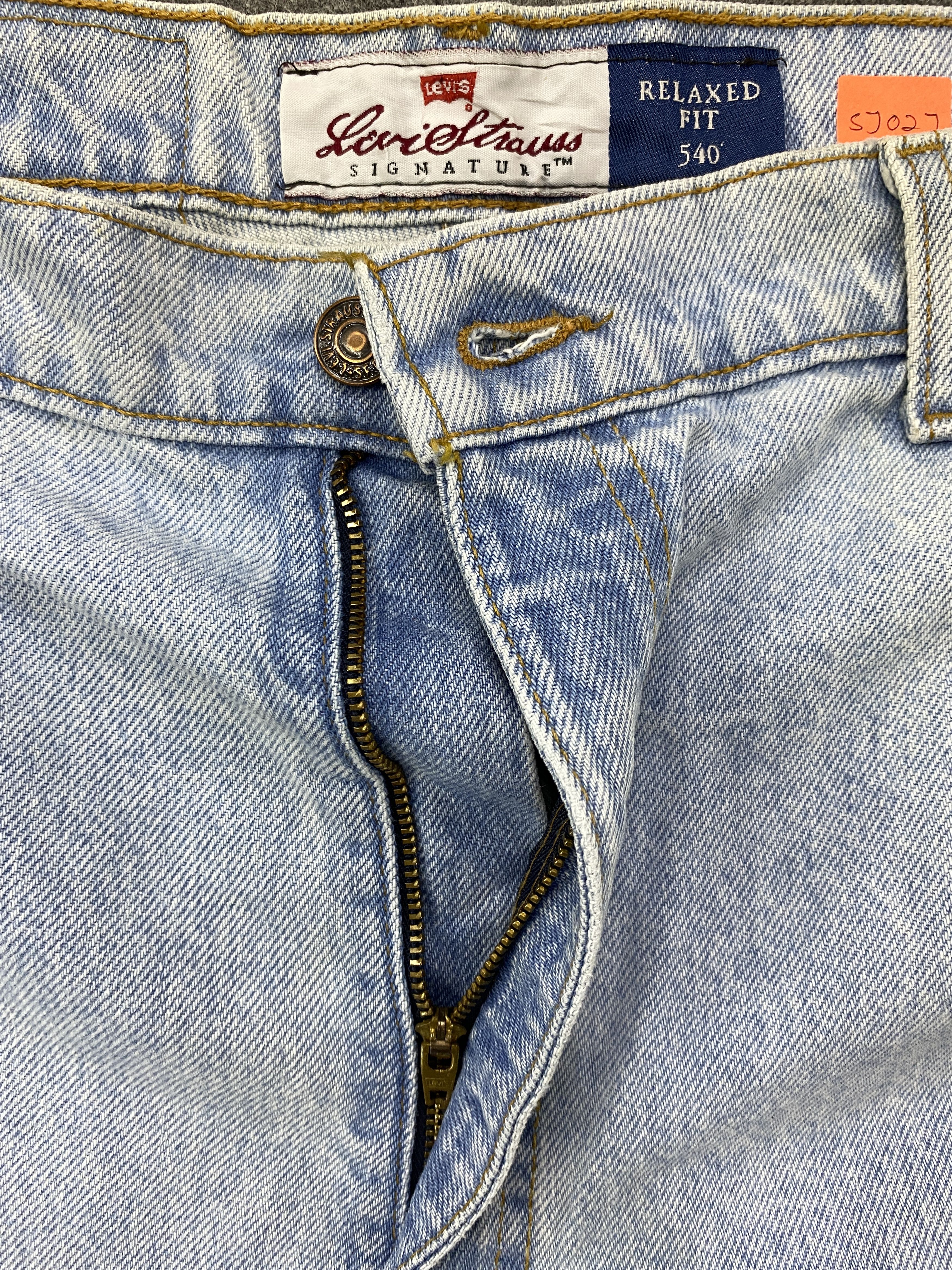 Levi's Light Blue Wash Vintage Levi's 540 USA 37x32 Denim -SJ027 Size US 37 - 6 Thumbnail