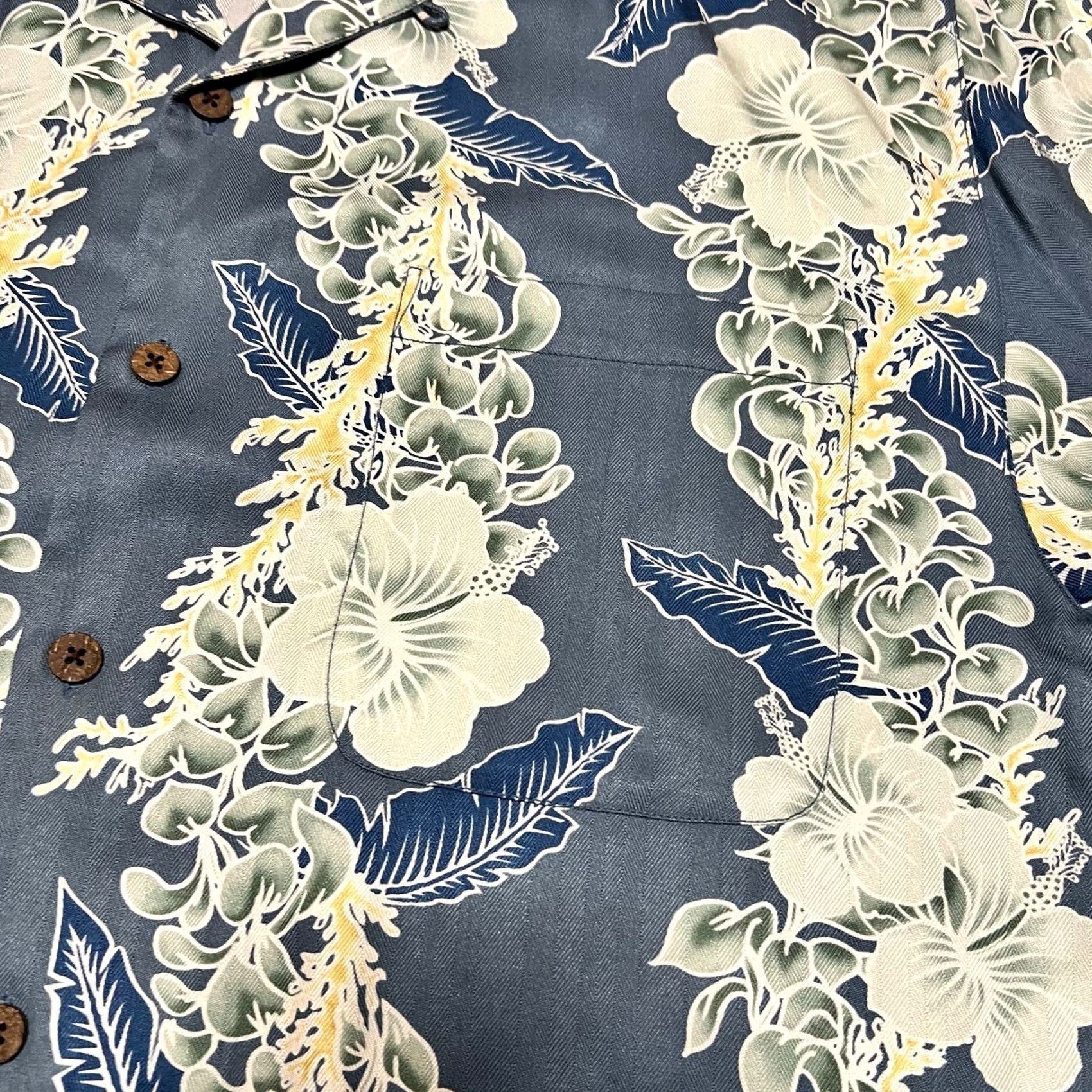 Tommy Bahama Tommy Bahama Camp Shirt Mens Large Blue Floral Hawaiian Silk Short Sleeve Size US L / EU 52-54 / 3 - 2 Thumbnail