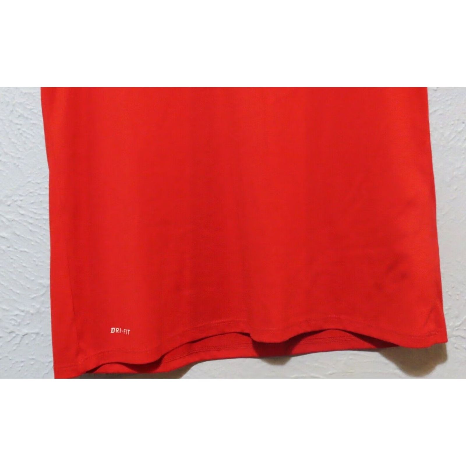 Nike VINTAGE? The Nike Dri-FIT Tee Women's M V-Neck Cincinnati Reds Shirt NWOT Size M / US 6-8 / IT 42-44 - 2 Thumbnail
