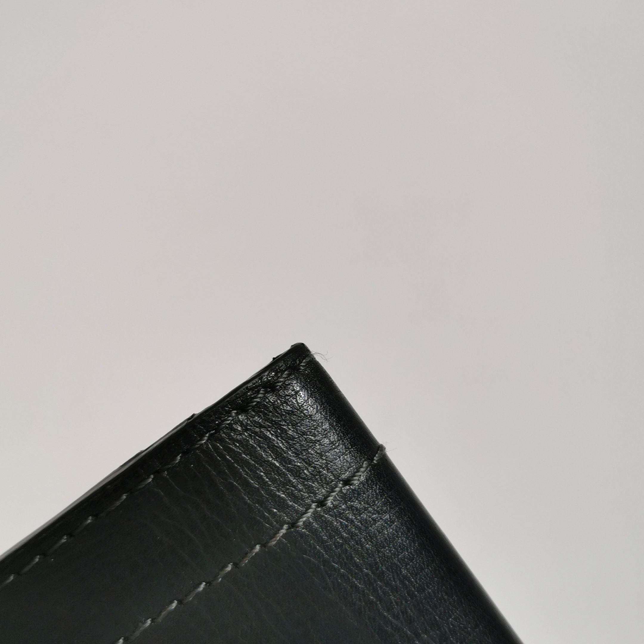Louis Vuitton Louis Vuitton (LV) Cowhide Solid Color Embossed Logo Card H Size ONE SIZE - 5 Thumbnail