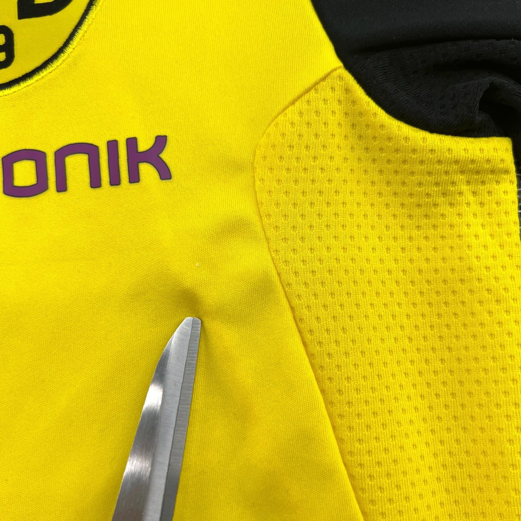 Puma PUMA Borussia Dortmund 2017 2018 Training Football Jersey Mens Medium Adult Short Sleeve Multicolor Polyester Nike Size US L / EU 52-54 / 3 - 5 Thumbnail