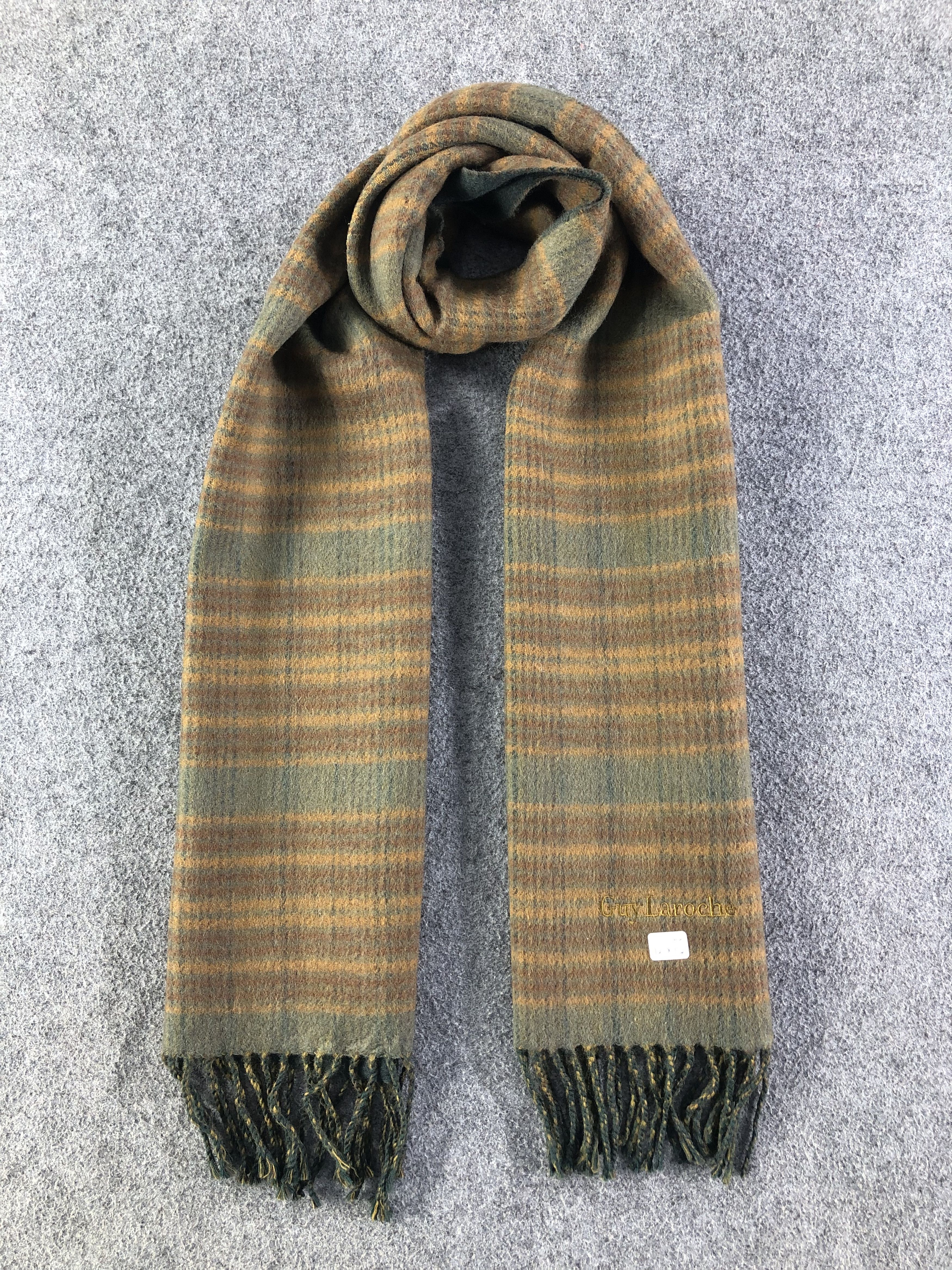 Guy Laroche Guy Laroche Scarf / Muffler / Neckwear Size ONE SIZE - 1 Thumbnail