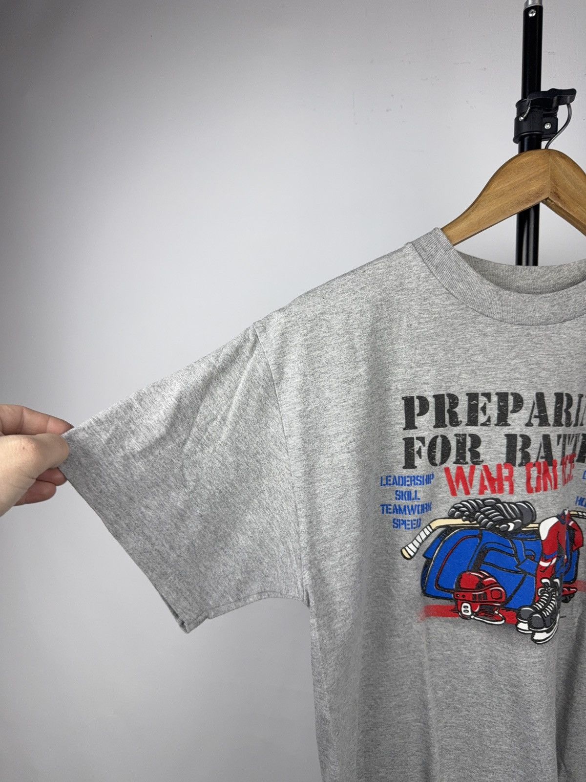 Vintage Vintage 00s Hockey Graphic T Shirt War On Ice Canada Tee Size US M / EU 48-50 / 2 - 3 Thumbnail