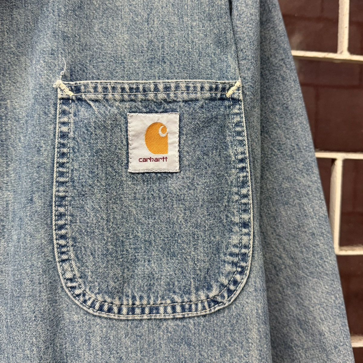 Carhartt VTG Carhartt Denim Chore Jacket Faded Distressed Workwear Size US L / EU 52-54 / 3 - 5 Thumbnail