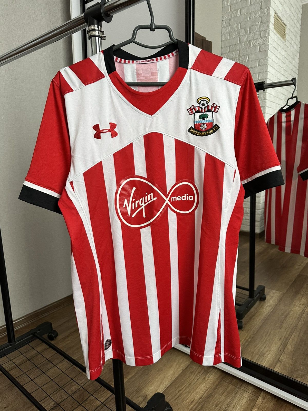 Under Armour 2016/2017 FC Southampton Under Armour Soccer Jersey T-Shirt Size US L / EU 52-54 / 3 - 3 Thumbnail