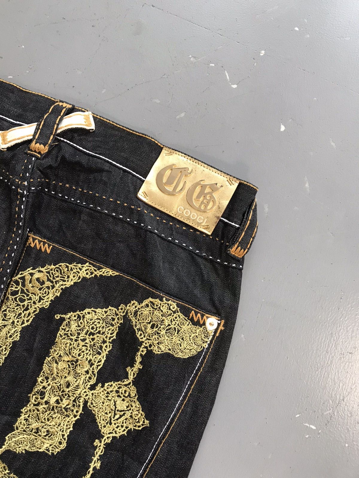 Coogi × Designer × Vintage Vintage Coogi SpellOut golden embroidered denim Size US 37 - 6 Thumbnail