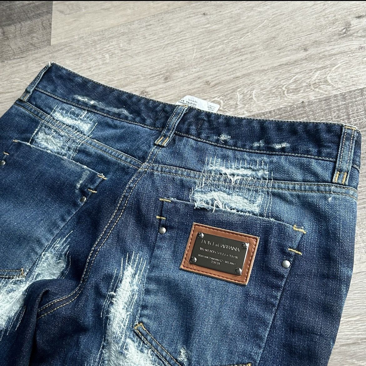 Dolce & Gabbana Dolce & Gabbana Distressed Low Rise Jeans Leather Plaque Y2K Size 27" / US 4 / IT 40 - 2 Thumbnail