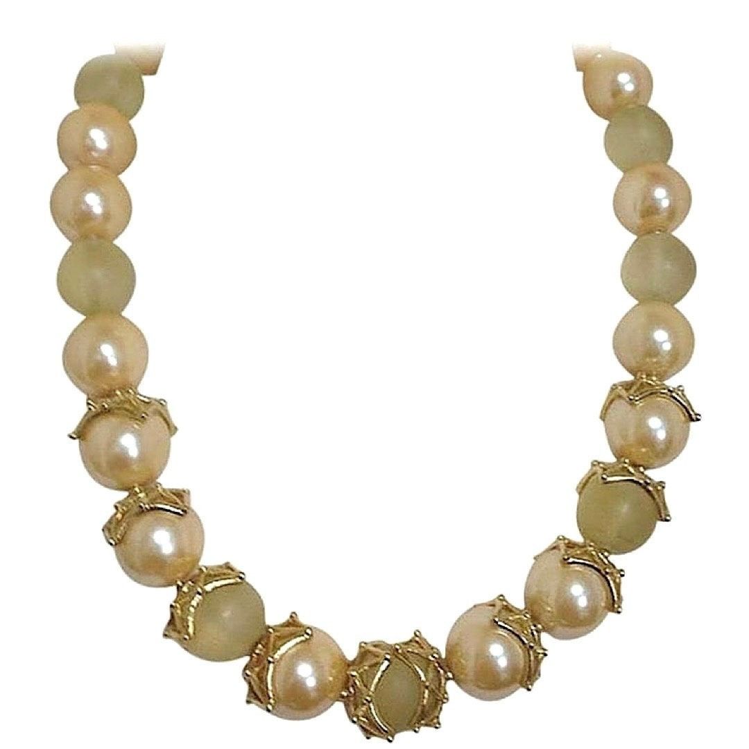 Givenchy MINT. Vintage Givenchy large white faux pearl necklace Size ONE SIZE - 2 Thumbnail