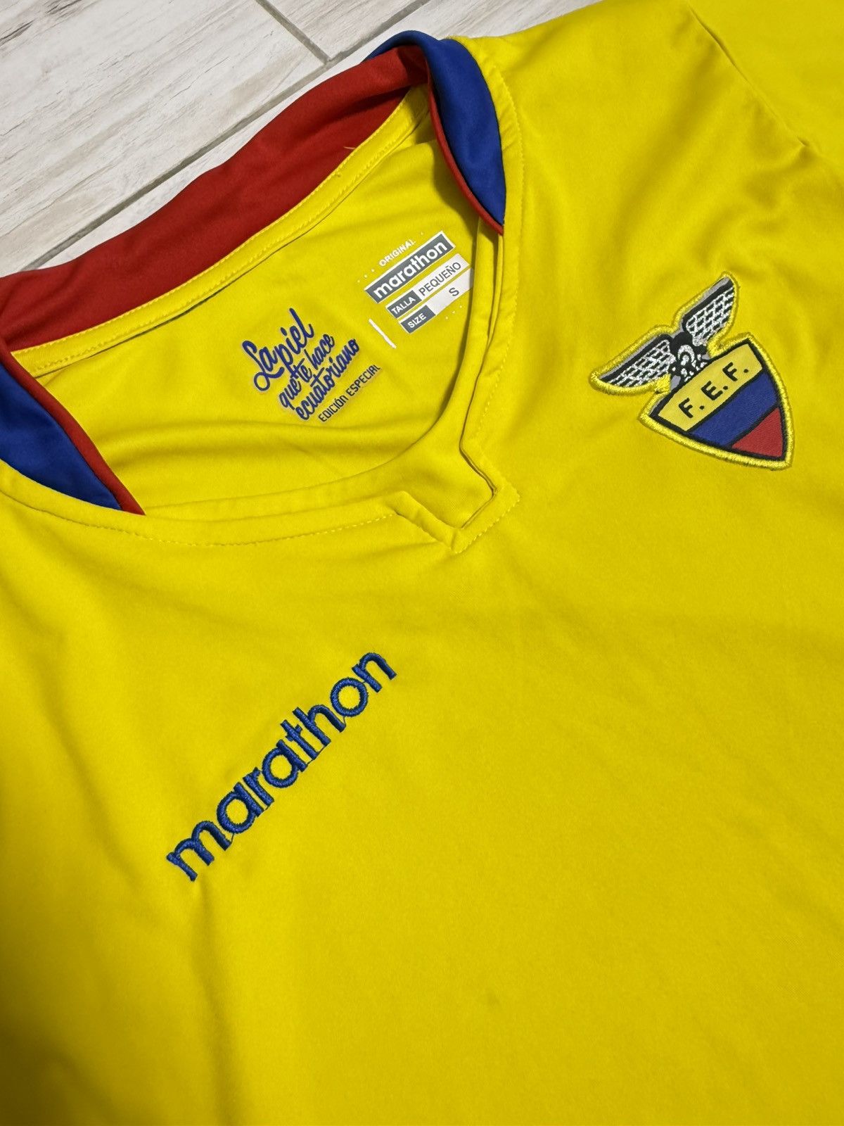 Nike Football shirt Ecuador FEF Home Marathon jersey Yellow Men S Size US S / EU 44-46 / 1 - 3 Thumbnail