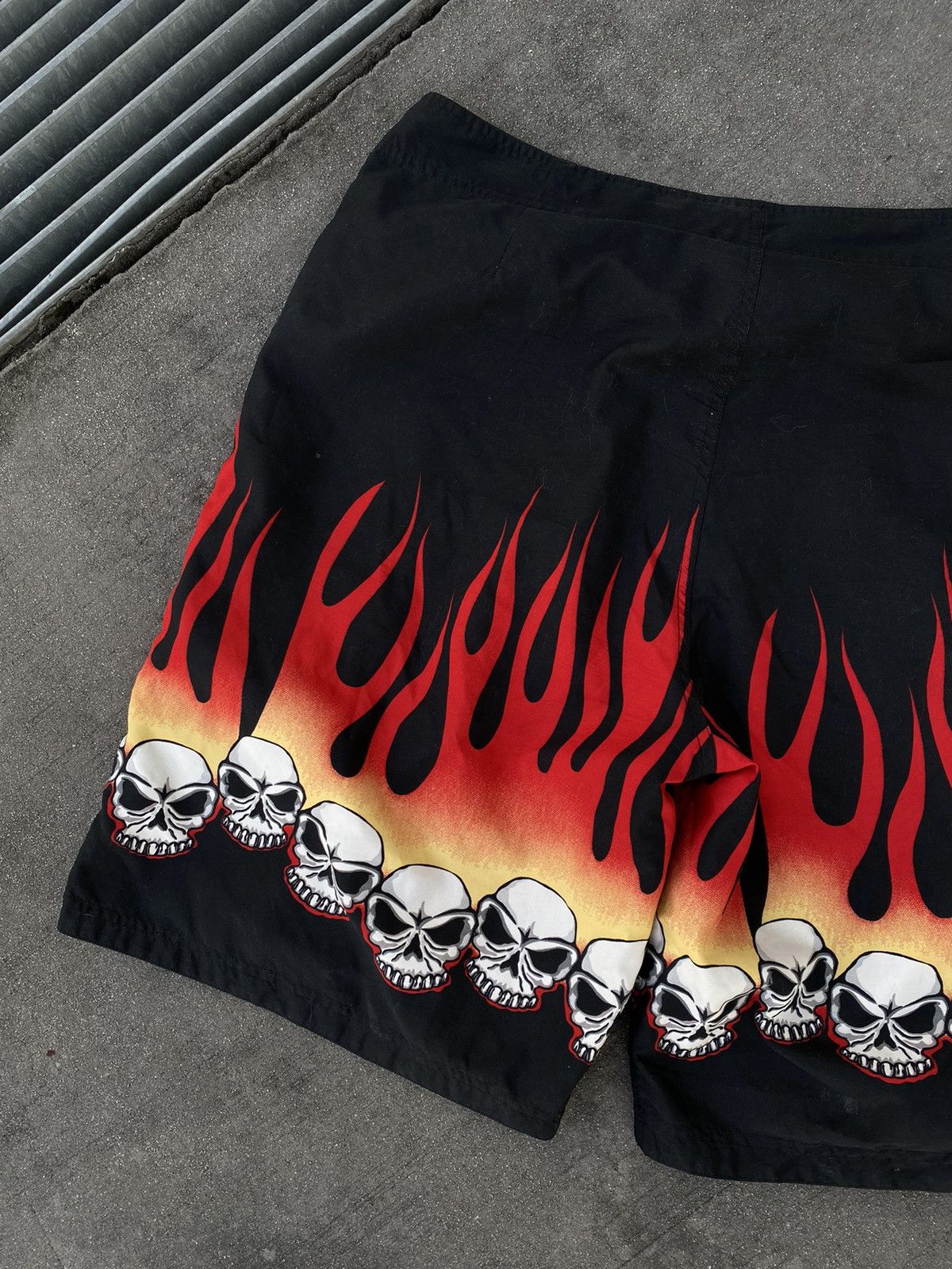 Vintage Vintage Rare Flame Skull Reversible Short Pants Size US 33 - 3 Thumbnail