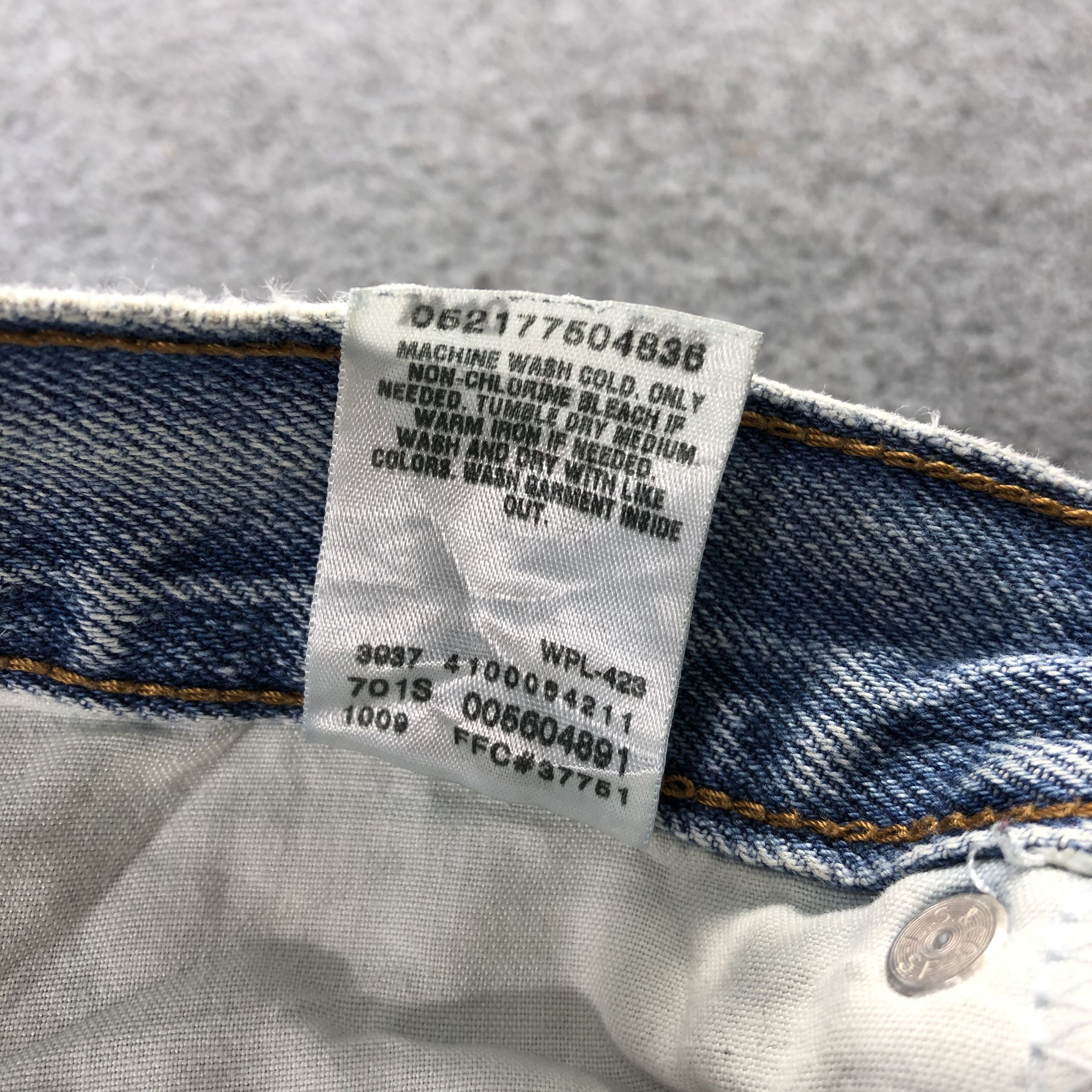 Levi's Light Washed Vintage Levis 560 Jeans Baggy Denim-J1107 Size US 40 / EU 56 - 11 Thumbnail