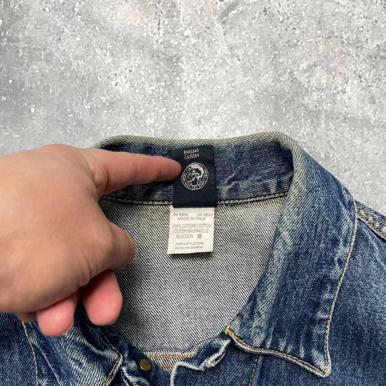Diesel Vintage 90s Diesel Denim Trucker Jacket Women’s Blue Size M Size M / US 6-8 / IT 42-44 - 5 Thumbnail