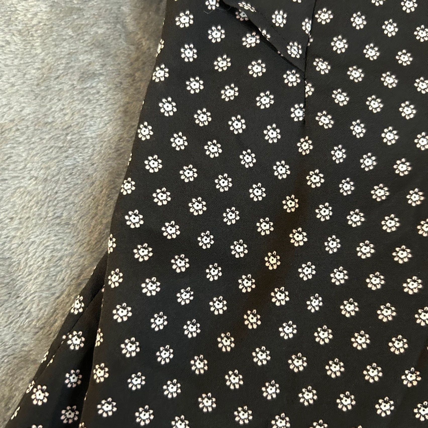 Loft LOFT Blouse Floral Button Up Short Sleeve Black White Womens XXS 2XS Tunic Rounded Hem Lightweight Easy Care Relaxed Fit Woman Shirt Size XXS / US 00 / IT 34 - 5 Thumbnail