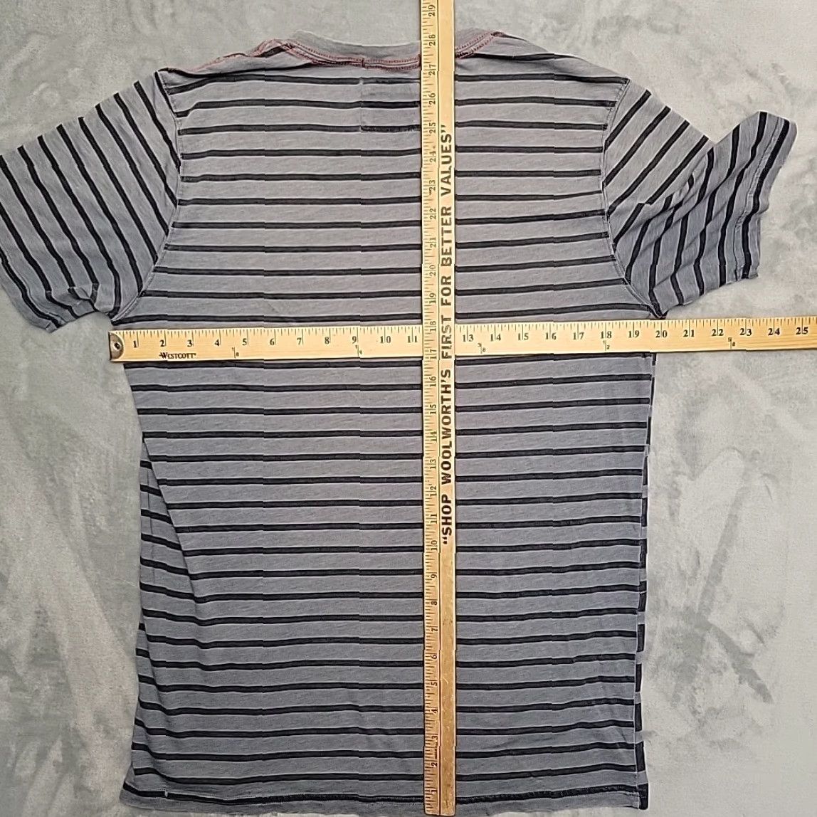 Quiksilver Quiksilver Shirt Mens M Gray Striped Short Sleeve V-Neck Surf Skate Y2K Tee Size US M / EU 48-50 / 2 - 6 Thumbnail