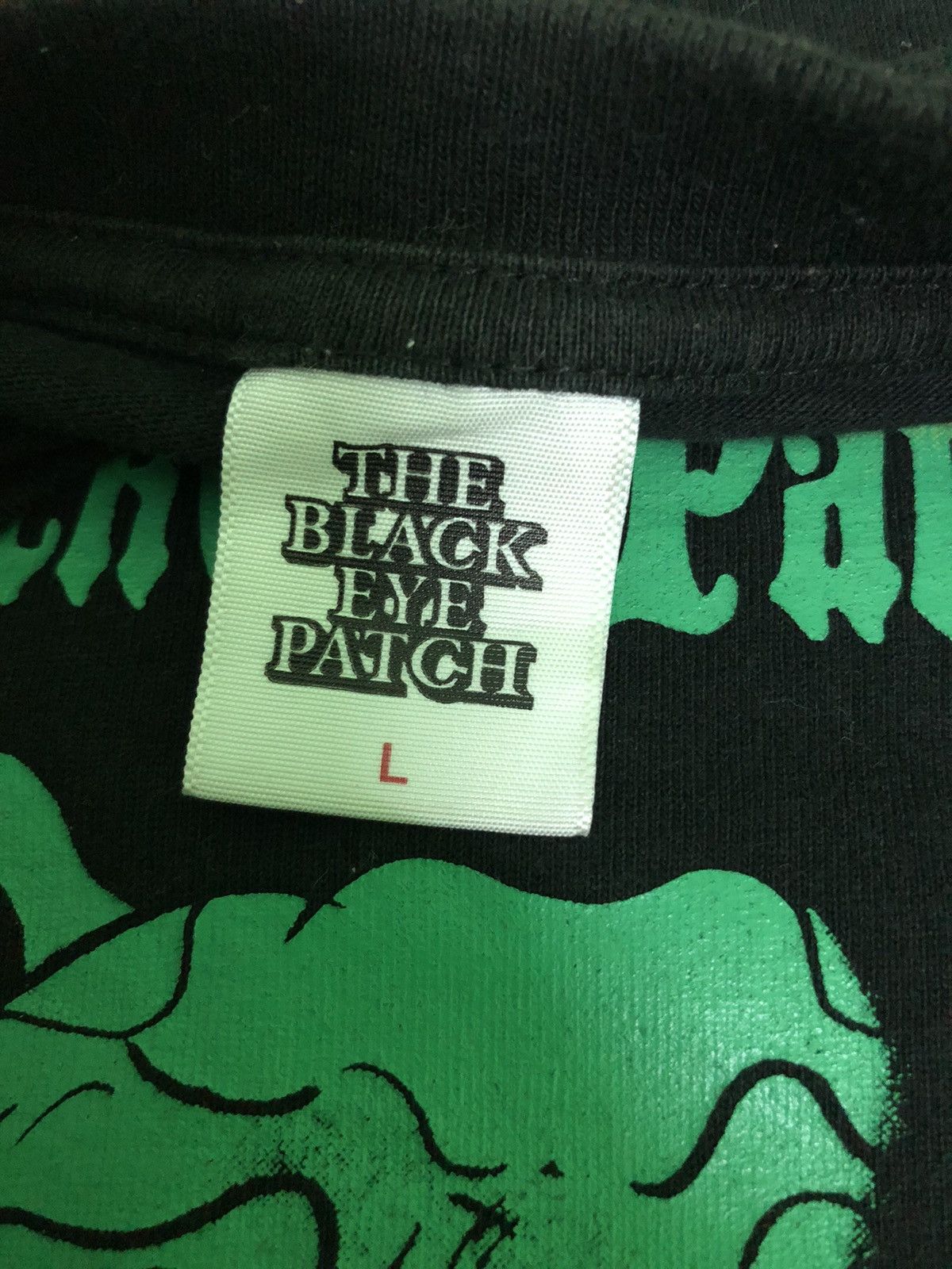 Japanese Brand Vintage Black Eye Patch Concrete Shirt Tee Size US L / EU 52-54 / 3 - 9 Thumbnail