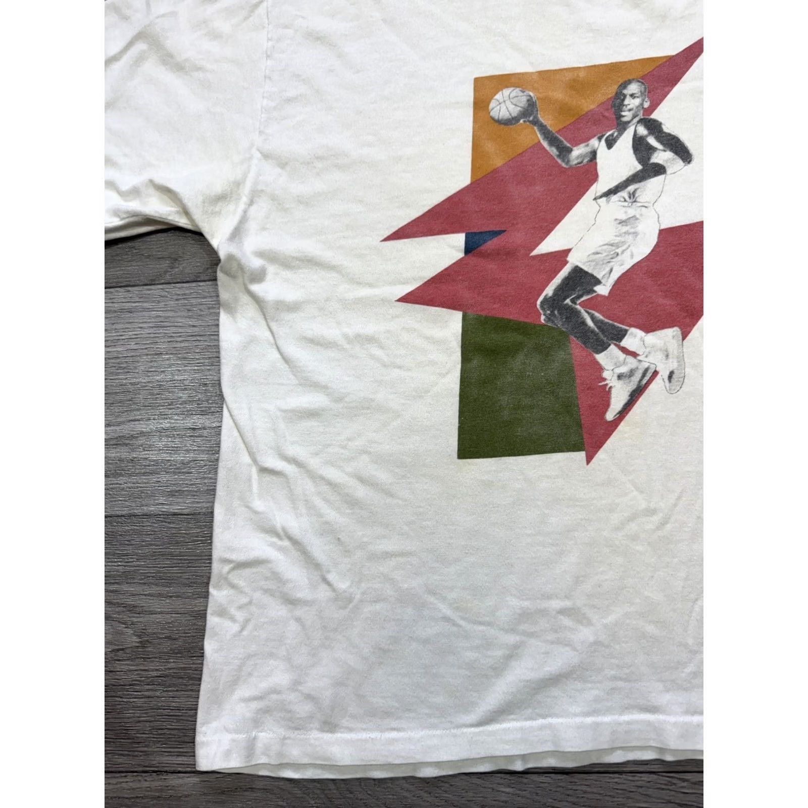 Nike VINTAGE Nike T-Shirt White Cotton 1990s 90s Chicago Bulls Jordan M Mens Short Sleeve Single Stitch Shirt Size US M / EU 48-50 / 2 - 4 Thumbnail