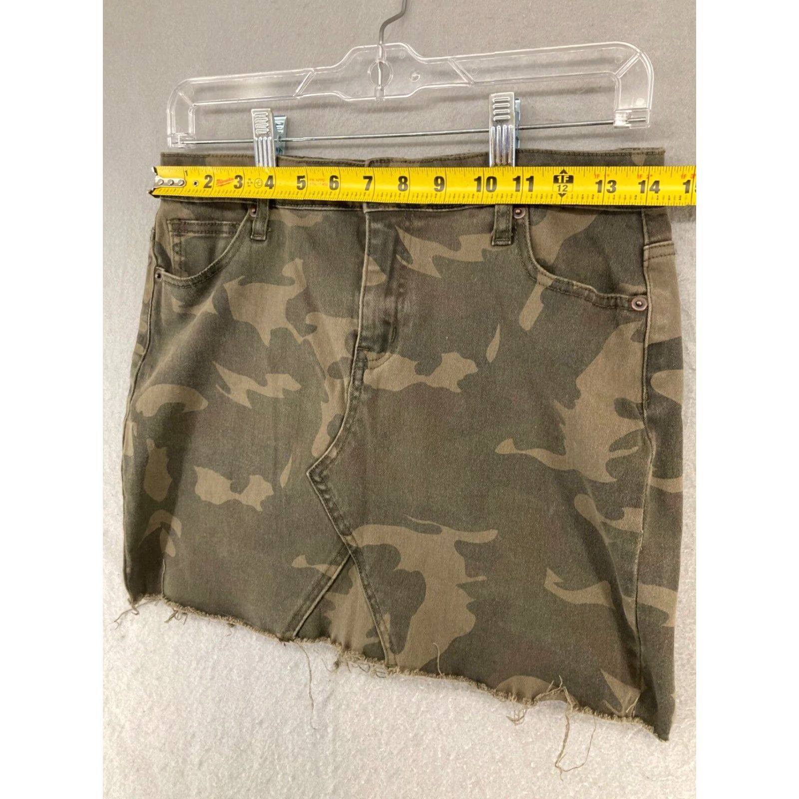 Vintage Altar'd State Women's Skirt Adult Medium Green Camouflage Knit Stretch Raw Hem Mini Army Bohemian Womens Size 32" / US 10 / IT 46 - 2 Thumbnail