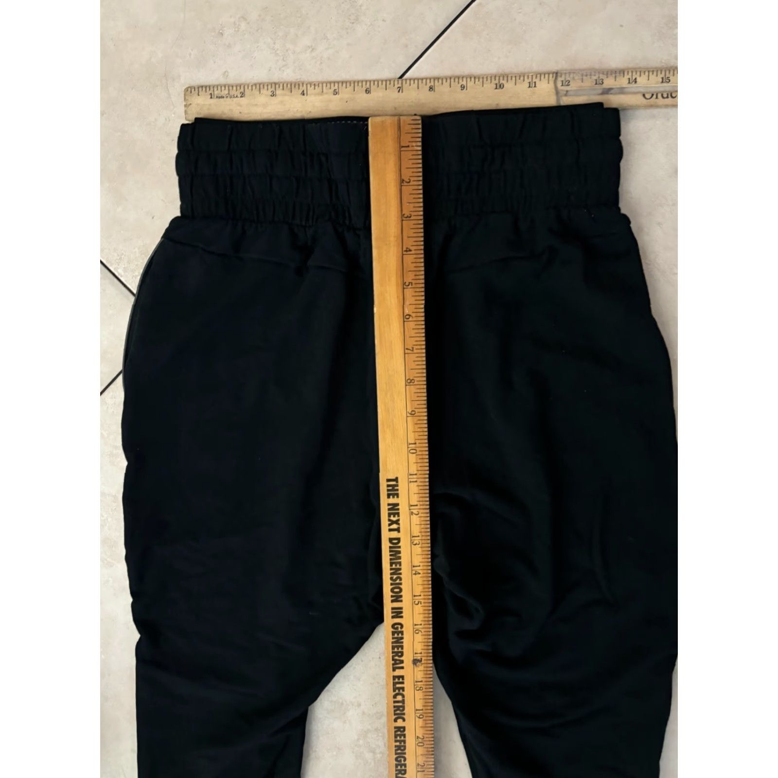 Gymshark Gymshark Women's Sweat Pants Jogger Black S Size Small Tailored athletic Logo Pockets Inseam 20" 8/10 Condition Size 28" / US 6 / IT 42 - 6 Thumbnail