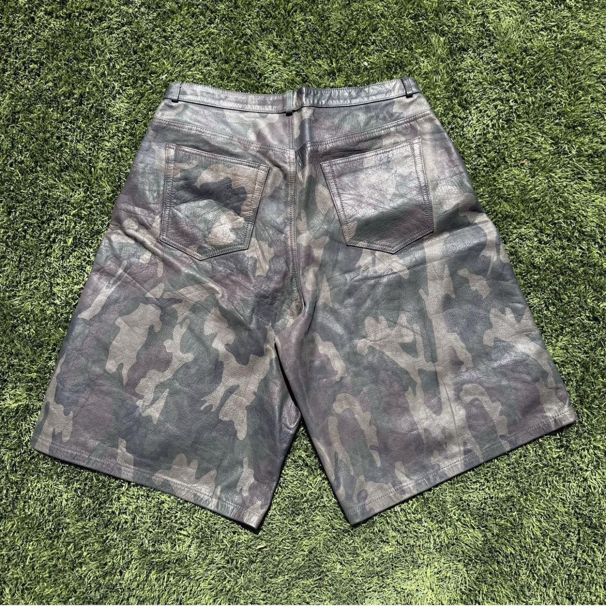 The GV Gallery Raspberry hills leather shorts Size US 34 / EU 50 - 2 Thumbnail