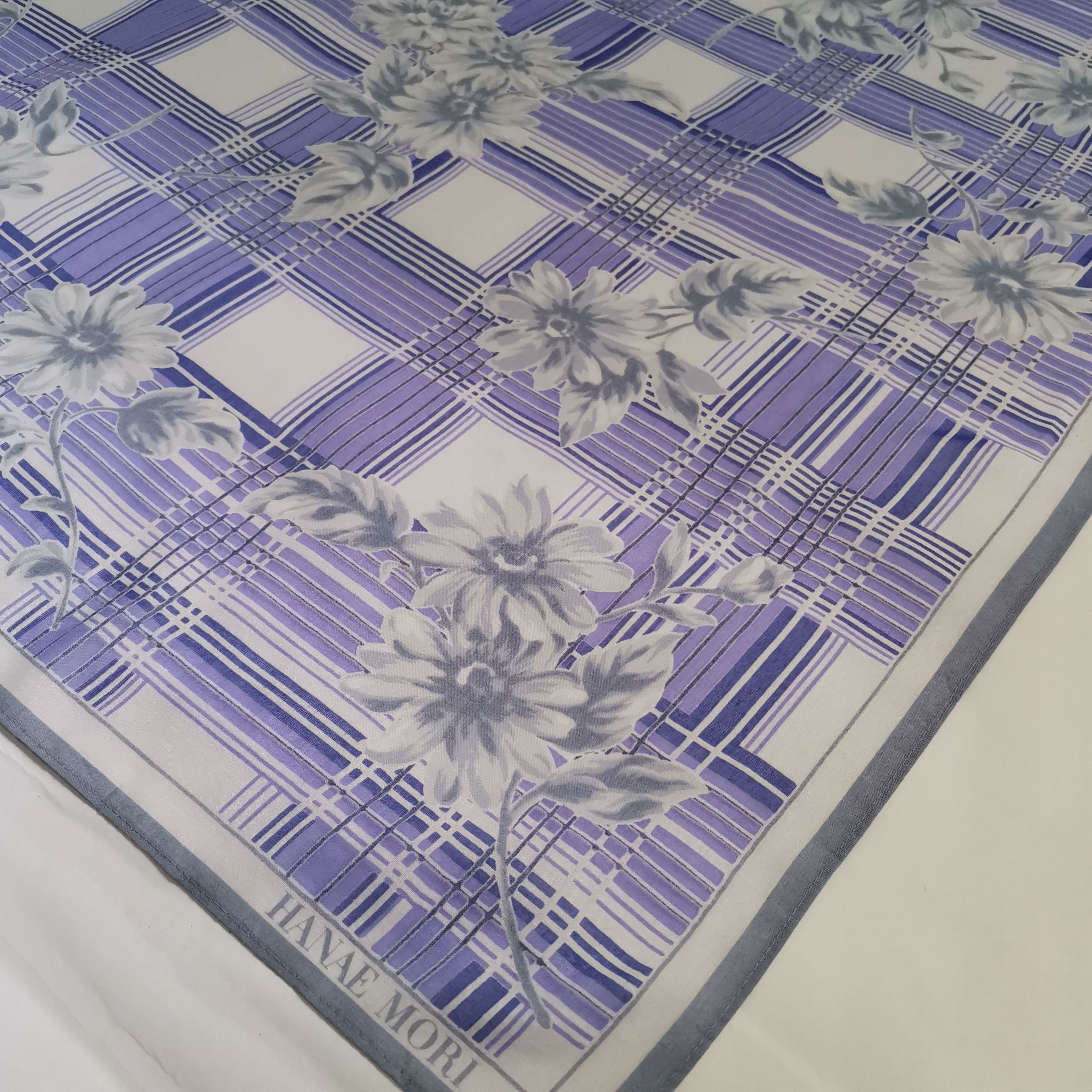 Hanae Mori HANAE MORI SCARF/ HANDKERCHIEF/ BANDANA Size ONE SIZE - 6 Thumbnail
