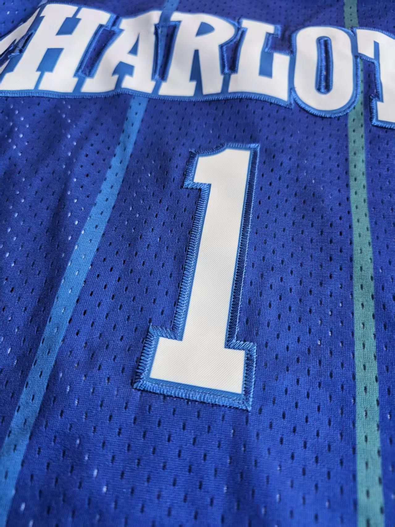 NBA #1 Tyrone Bogues Jersey Hornets 1994 95 Size US L / EU 52-54 / 3 - 5 Thumbnail