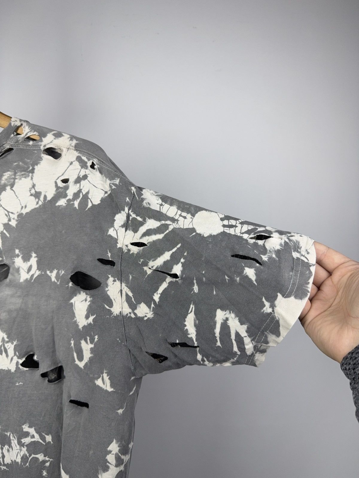 Japanese Brand Retro 90s Destroyed Bleached Tie Dye Distressed Grunge Tee Size US L / EU 52-54 / 3 - 13 Thumbnail