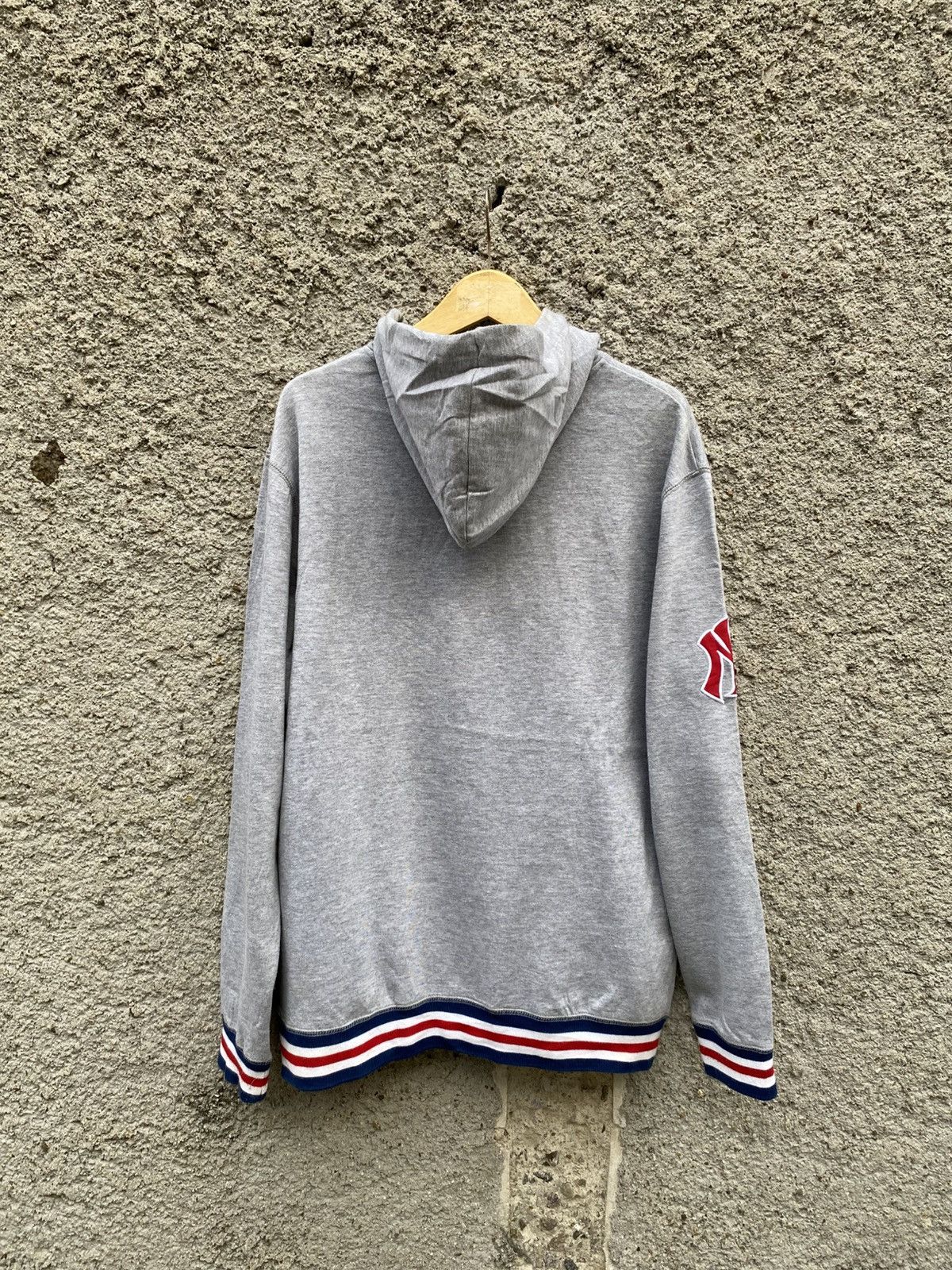 MLB New York Yankees Big Logo Hoodie Size US L / EU 52-54 / 3 - 9 Thumbnail