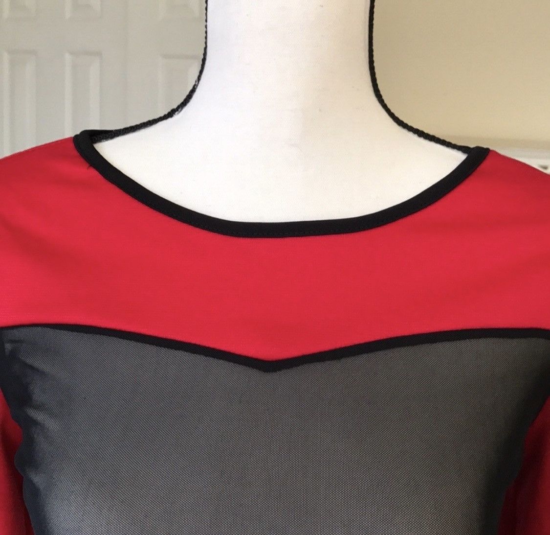 Other BODY CENTRAL LONG SLEEVE TOP WITH BLACK SHEER Size S / US 4 / IT 40 - 3 Thumbnail