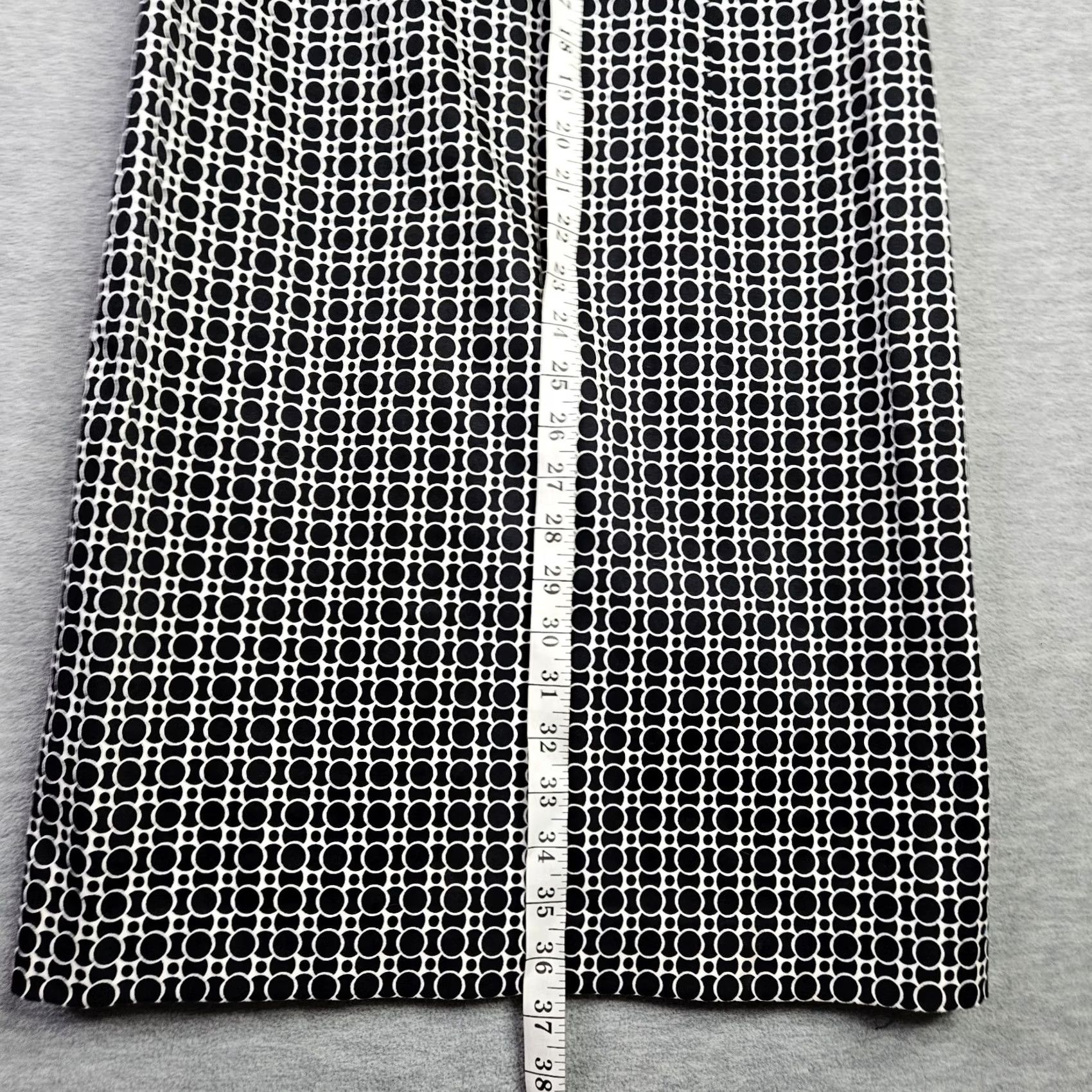 White House Black Market White House Black Market Sheath Dress Size 6 Black Geometric Printed Sleeveless Round Neck Knee Length Women XS? Wait. Size M / US 6-8 / IT 42-44 - 6 Thumbnail