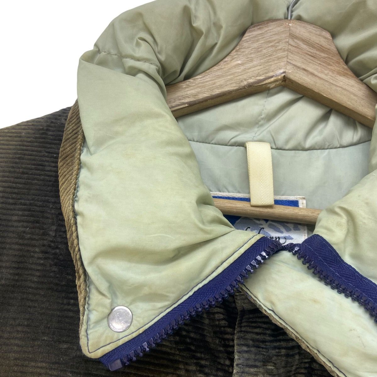 Vintage Vintage Powderhorn Mountaineering Corduroy Goose Down Jacket Size US L / EU 52-54 / 3 - 9 Thumbnail