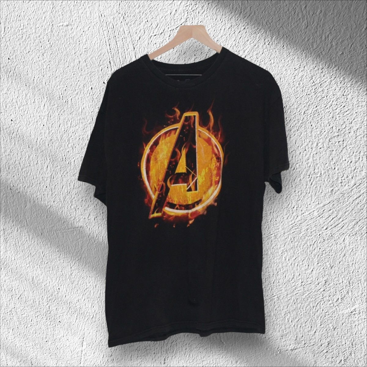 Marvel Comics Marvel Avengers Assemble Flame Logo Shirt XL Size US XL / EU 56 / 4 - 1 Thumbnail