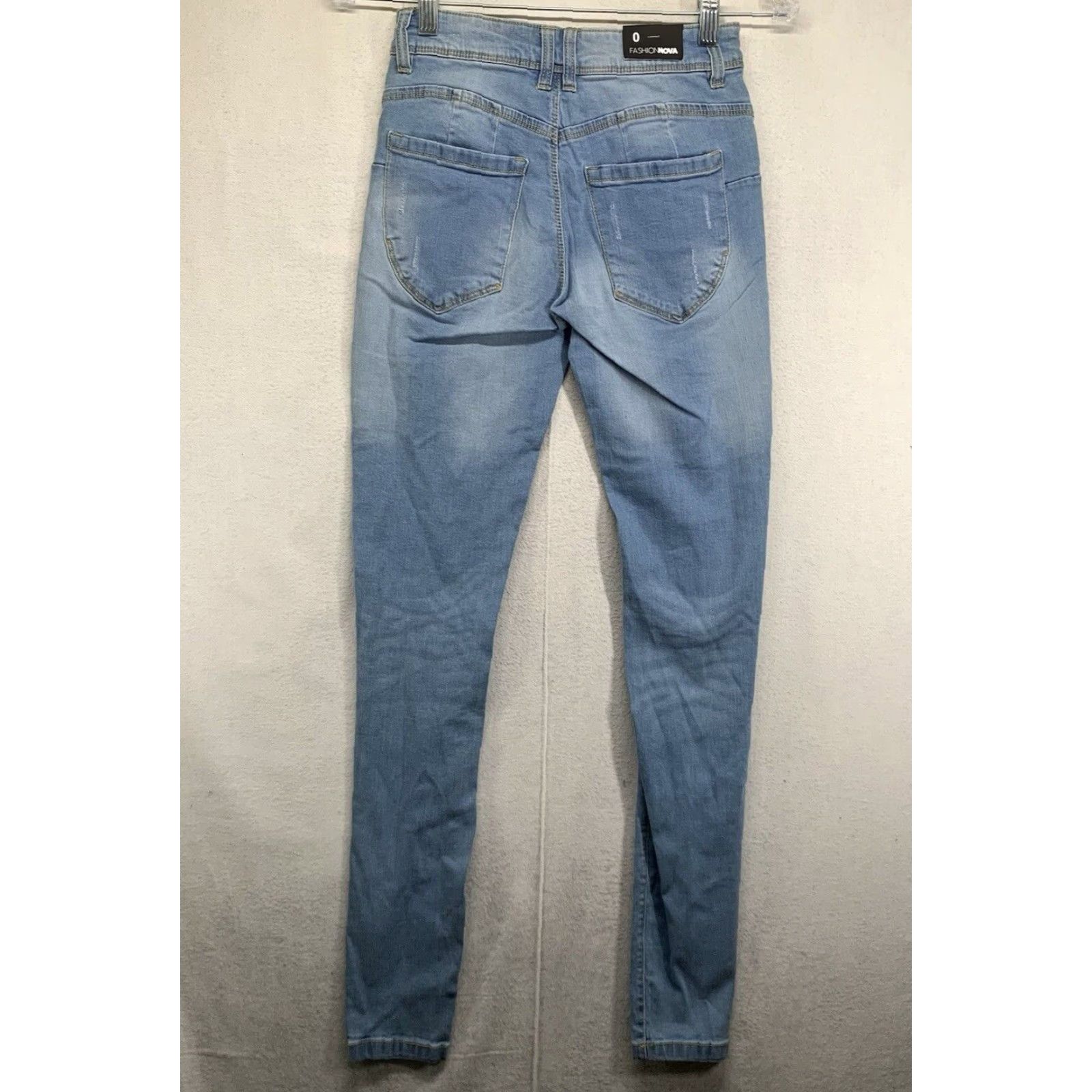 Fashion Nova VINTAGE Fashion Nova Women's Skinny Jeans Size 0 Mid Rise Light Blue Distressed Stretch Classic 90s Hip Hop Size 25" / US 0 / IT 36 - 2 Thumbnail