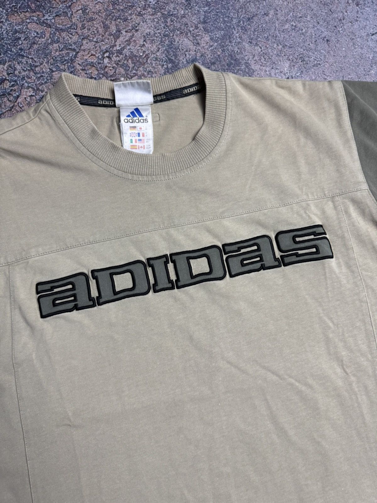 Adidas Adidas big logo vintage t-shirt size s y2k Size US S / EU 44-46 / 1 - 4 Thumbnail