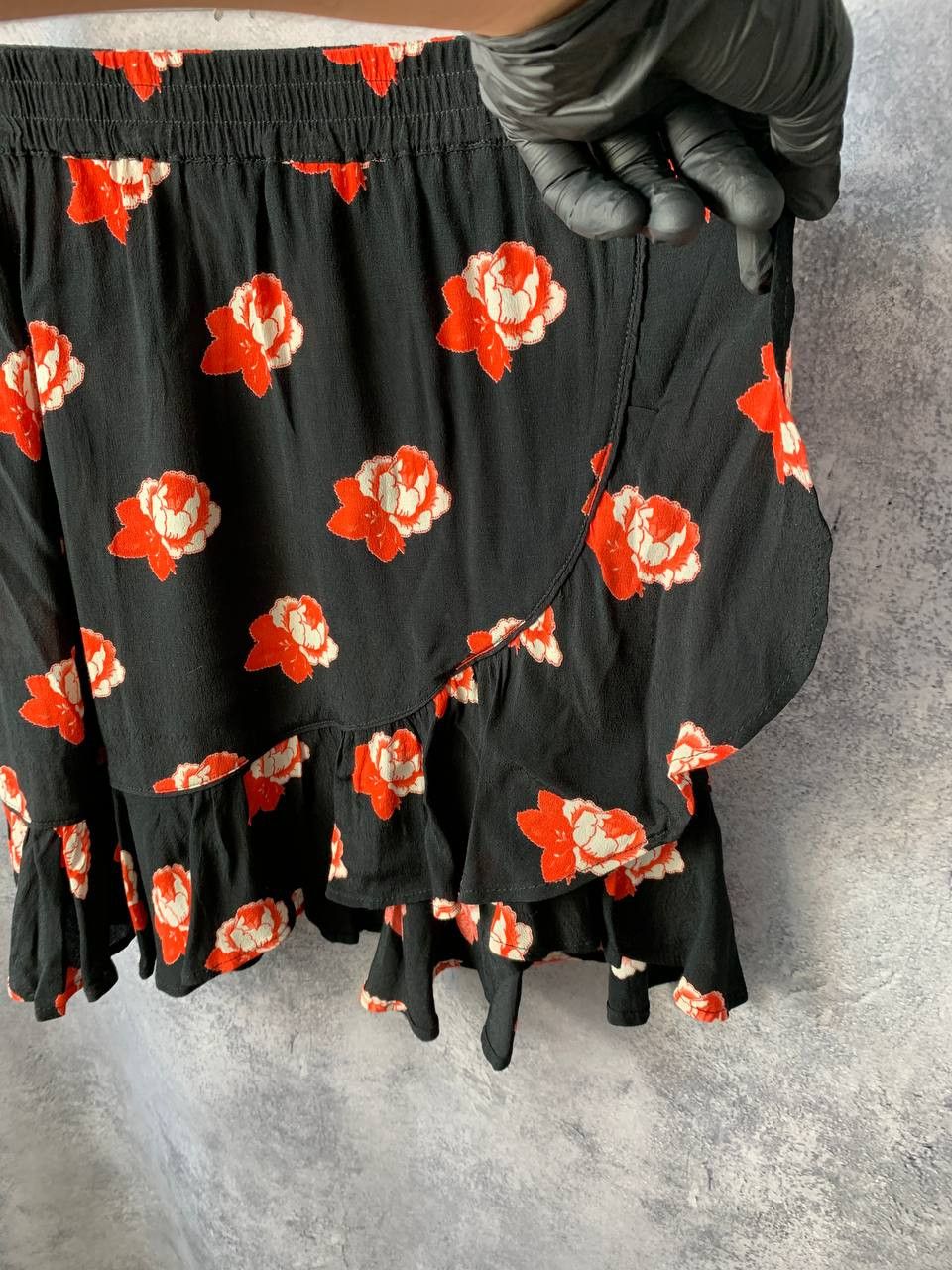 Designer × Ganni RRP £120 Ganni Harley Crepe mini skirt black flowers Size 36" / US 14 / IT 50 - 6 Thumbnail