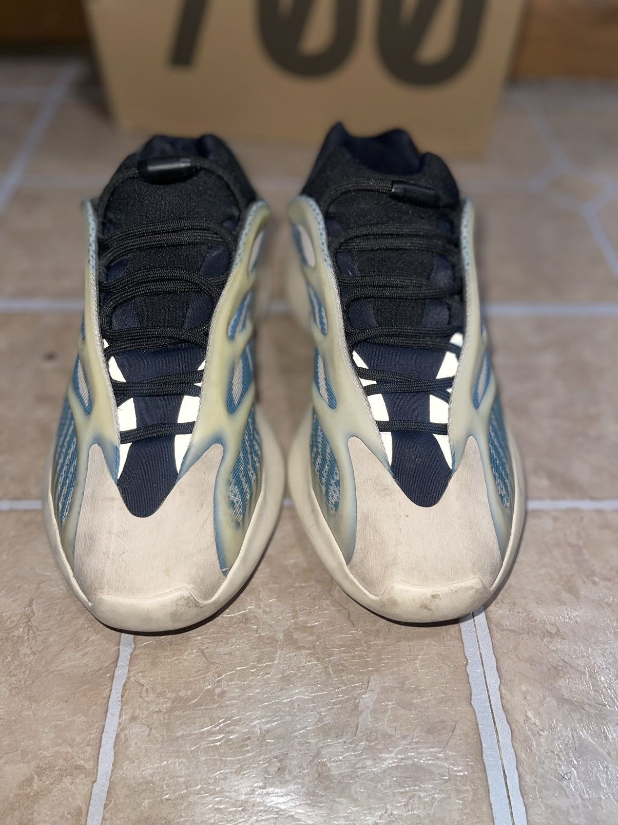 Yeezy Yeezy 700 V3 Kyanit Size US 9 / EU 42 - 5 Thumbnail