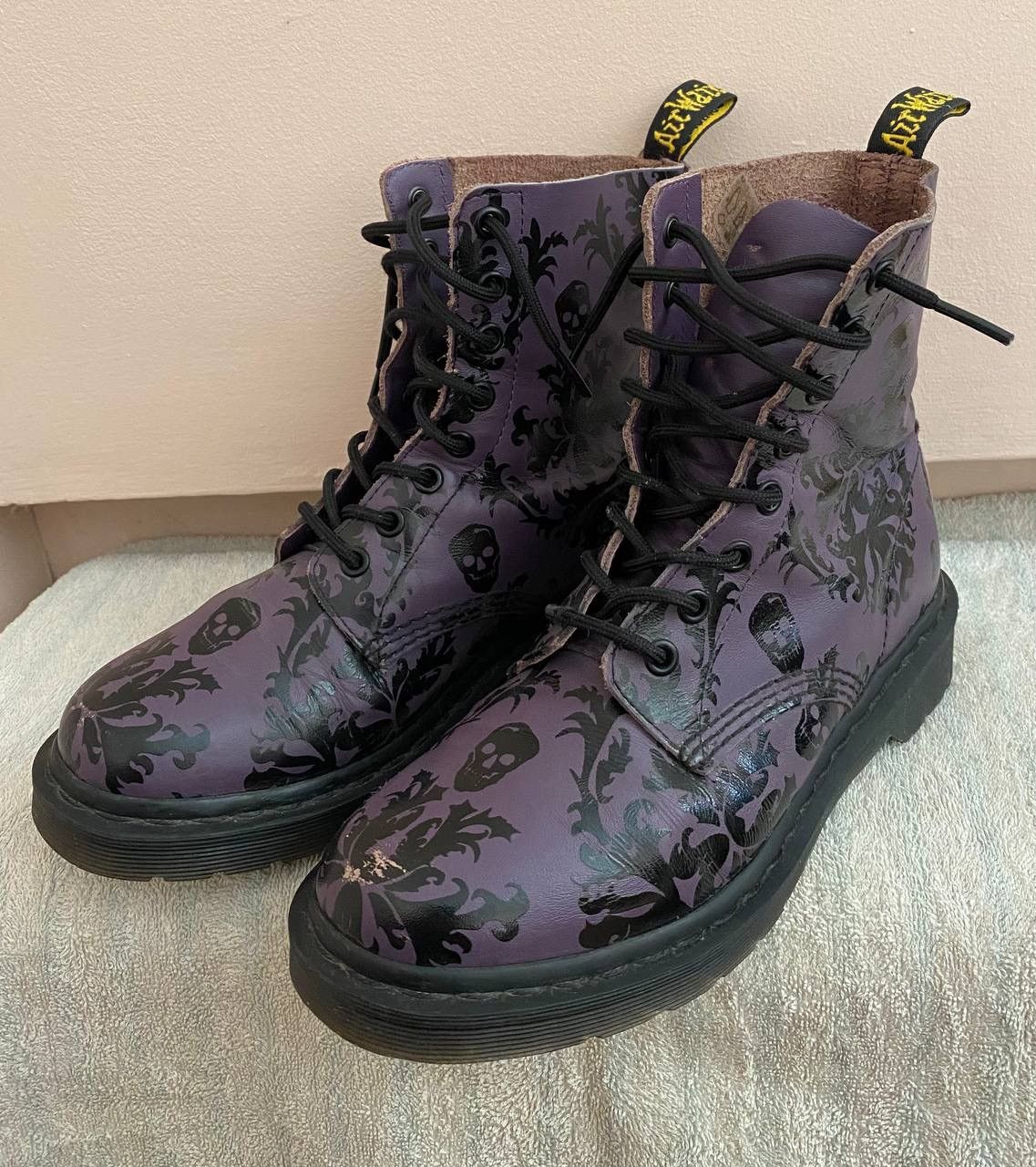 Dr. Martens 📌 Dr Martens 1460 Pascal Cassidy Soft Purple Leather Skulls Size US 8 / IT 38 - 3 Thumbnail
