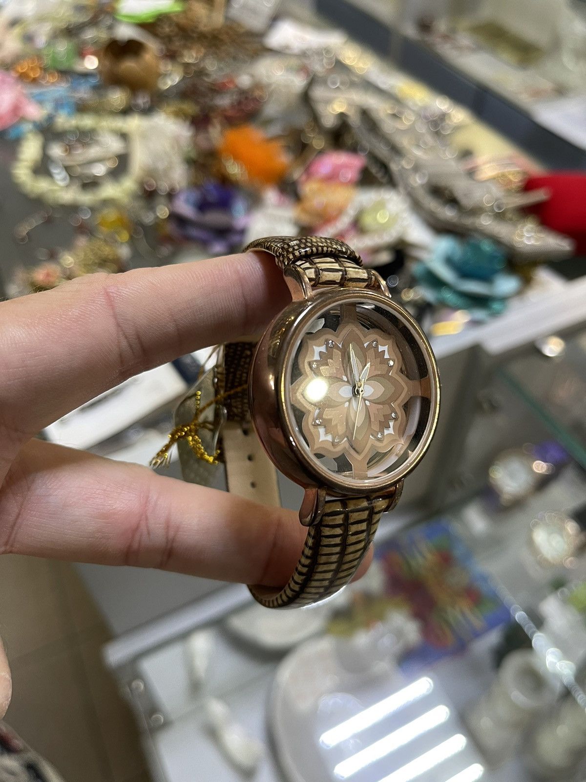 Vintage Vintage watch 00s flower futuristic bracelet. WORK! Size ONE SIZE - 1 Thumbnail
