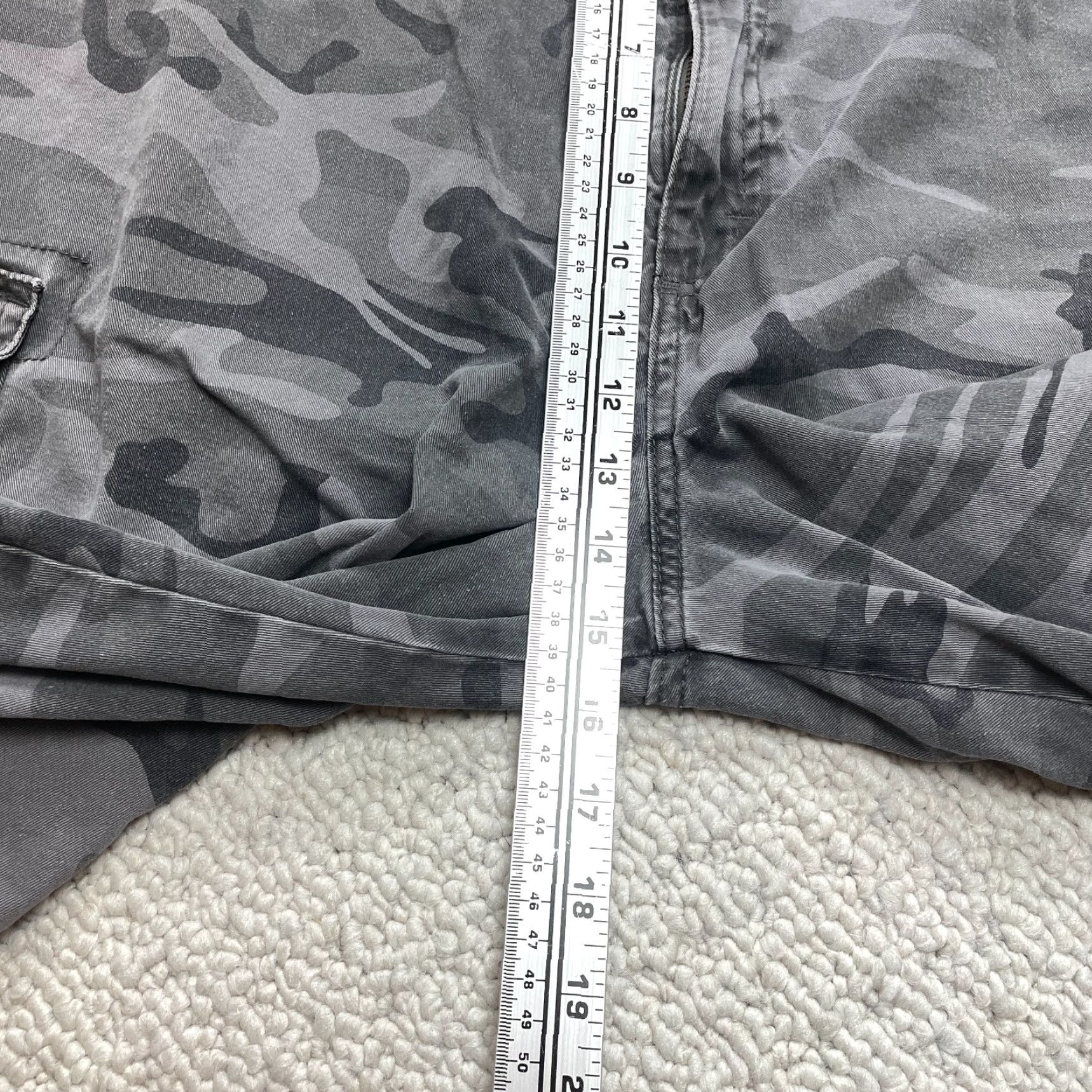 Wrangler Wrangler Cargo Shorts Mens 44 Gray Camo Camoflauge Pockets 9.5" Inseam Adult Size US 43 - 6 Thumbnail