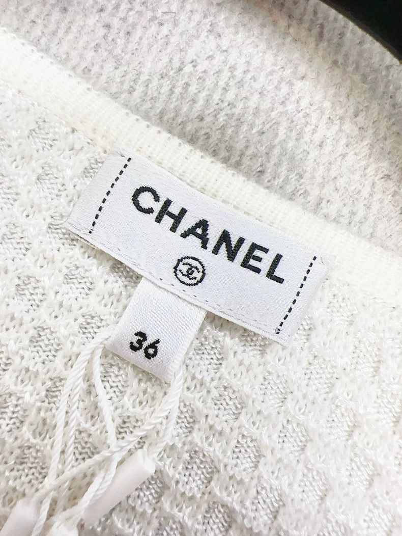 Chanel Chanel 25P white brooch button knitted cardigan cloak coat Size XXS / US 00 / IT 34 - 5 Thumbnail