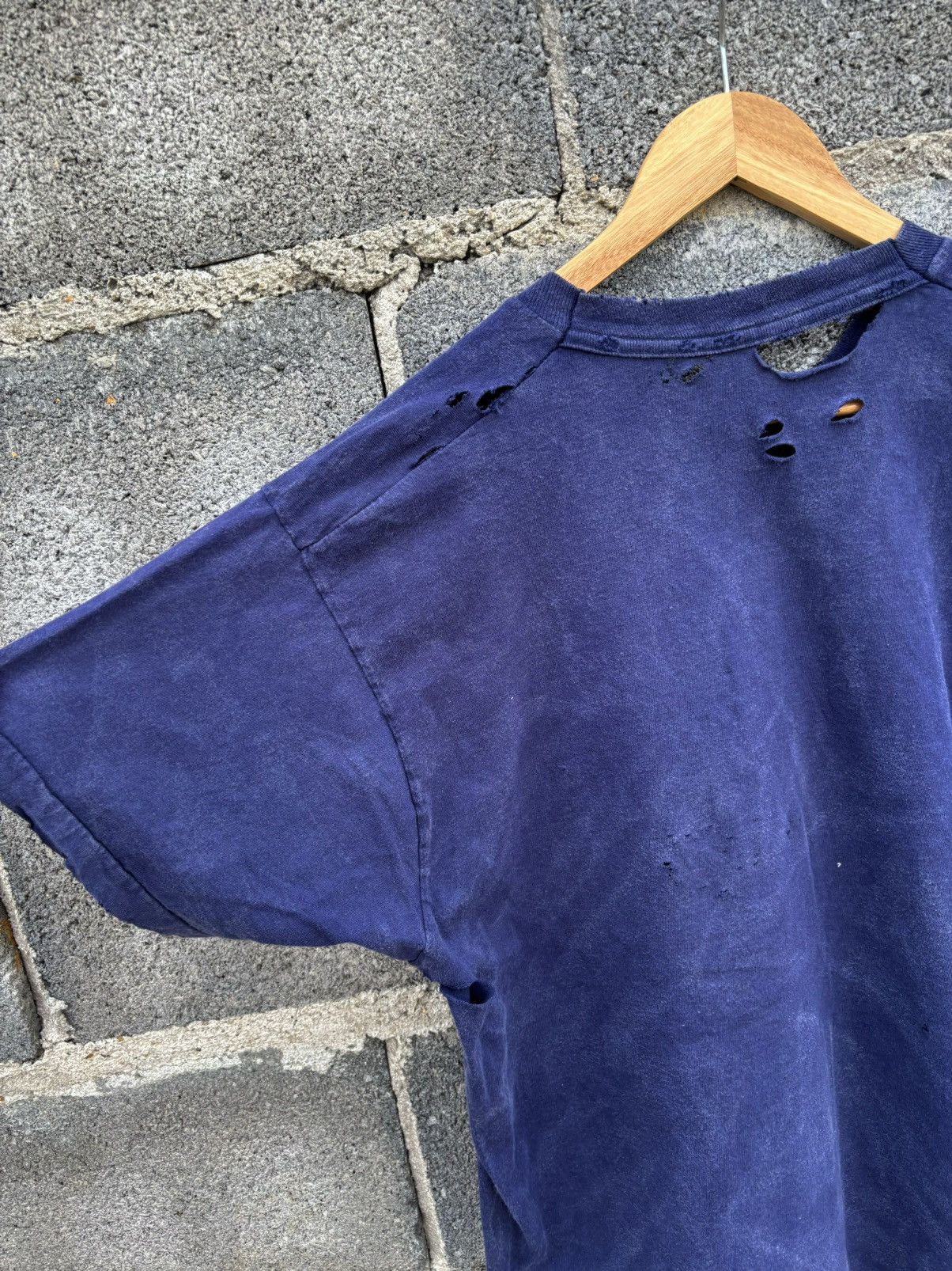 Vintage Thrashed Faded Tee Shirt Distressed Navy Size US L / EU 52-54 / 3 - 8 Thumbnail