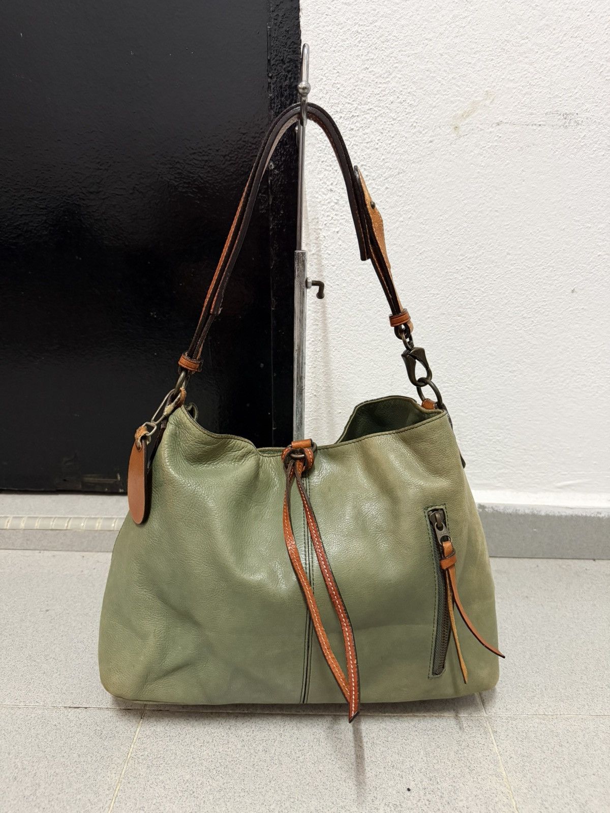 Genuine Leather Vintage Dakota Princess Genuine Leather Bag Japan Size ONE SIZE - 1 Thumbnail