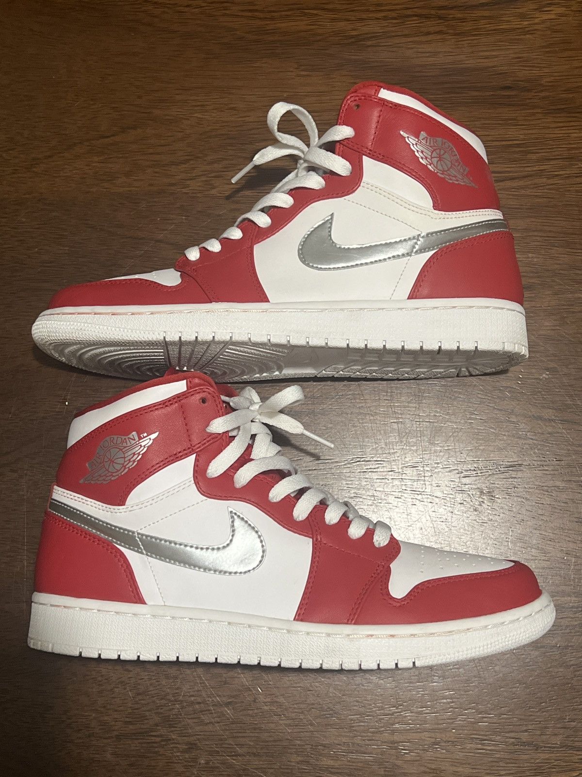Nike Air Jordan 1 Retro High ‘Silver Medal’ 2016 Size US 9 / EU 42 - 3 Thumbnail